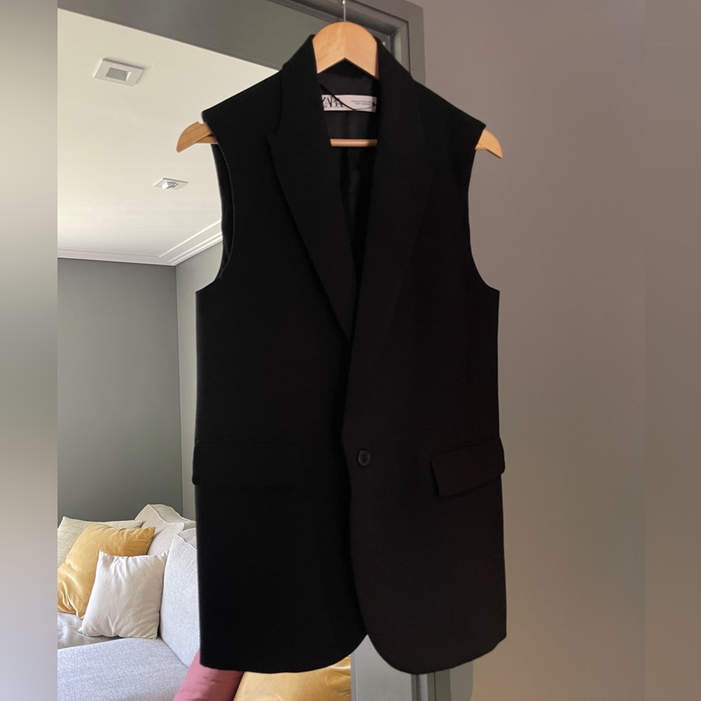 Zara Black Sleeveless Blazer/Long Vest